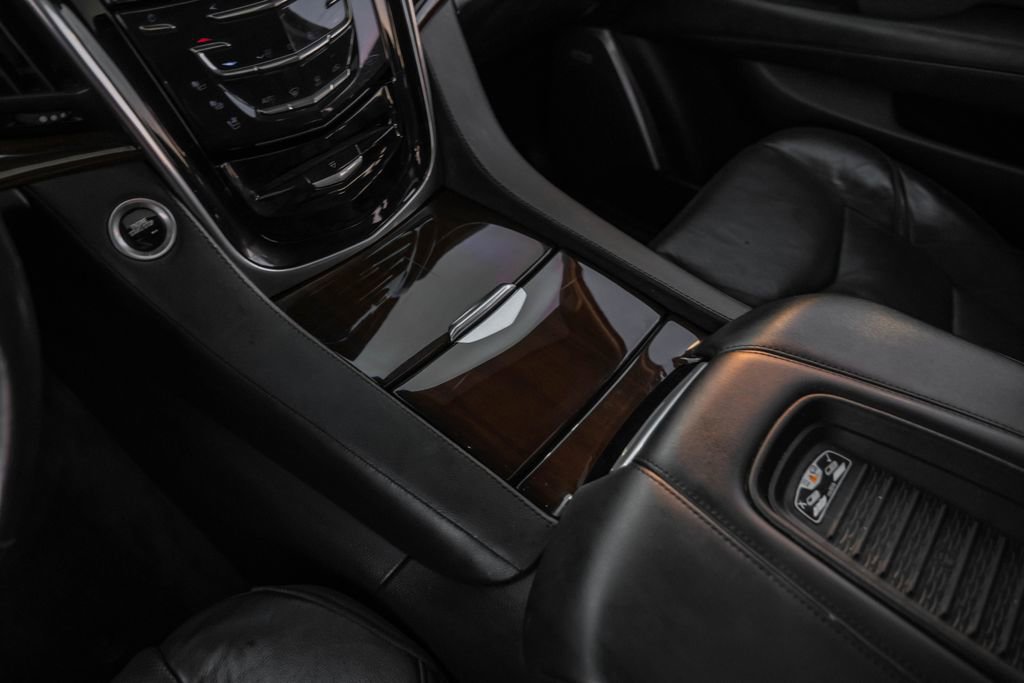 Used 2020 Cadillac Escalade ESV Luxury w/ Escalade Sport Edition image 21