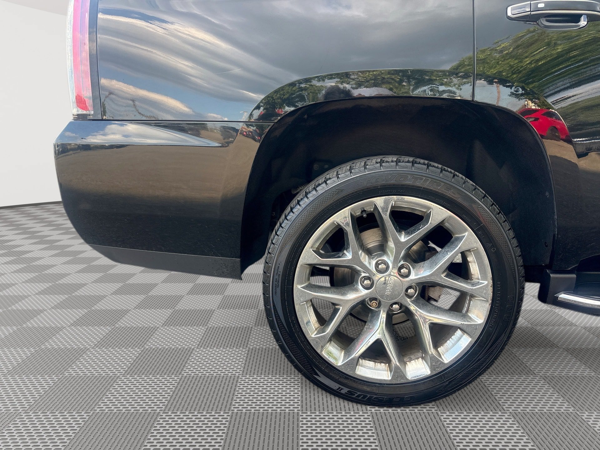 Used 2019 GMC Yukon Denali w/ Open Road Package AWD/4WD image 30