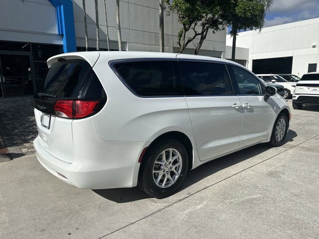 Used 2023 Chrysler Voyager LX FWD image 15