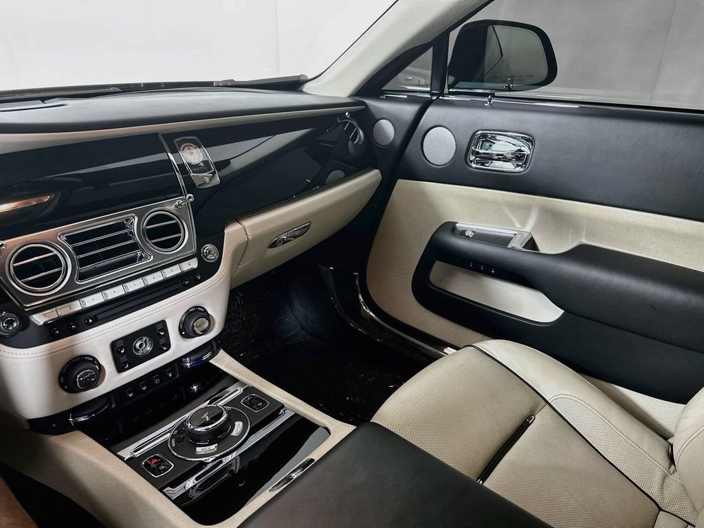 Used 2015 Rolls-Royce Wraith RWD image 16