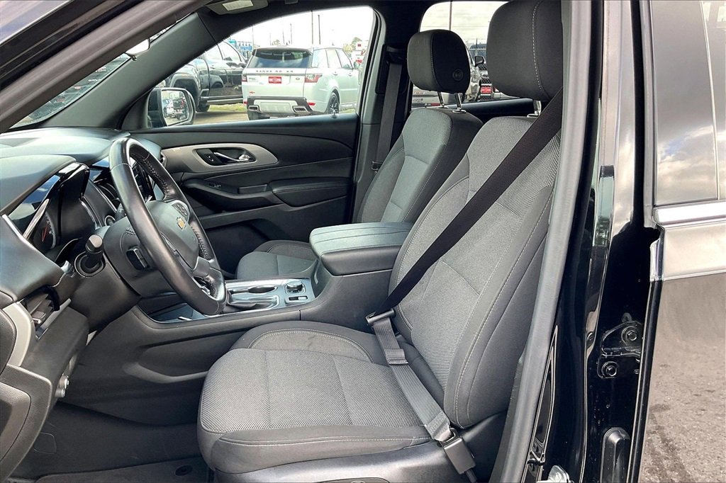 Used 2022 Chevrolet Traverse LT image 18
