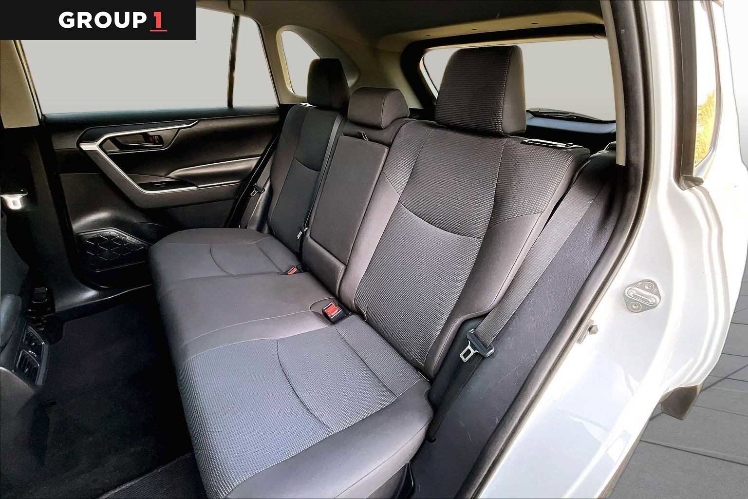 Certified 2020 Toyota RAV4 LE AWD/4WD image 21