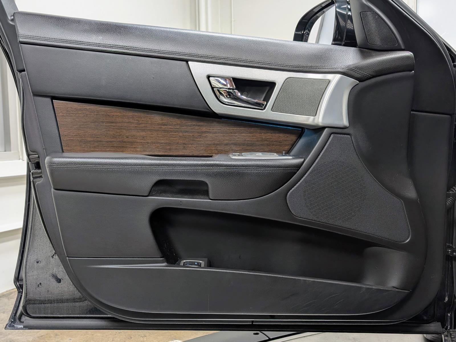 Used 2014 Jaguar XF 3.0 image 11