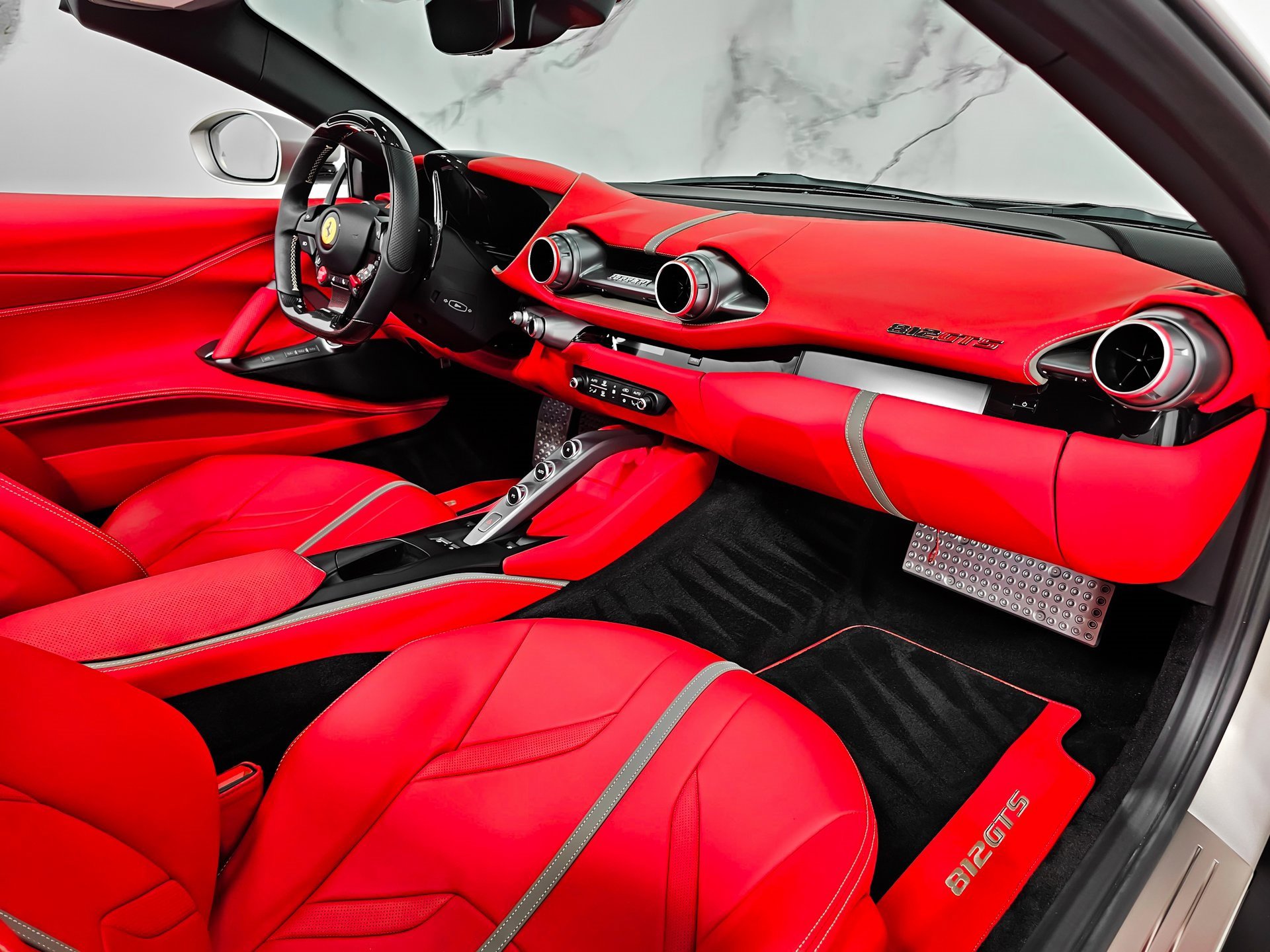 Used 2022 Ferrari 812 GTS image 8