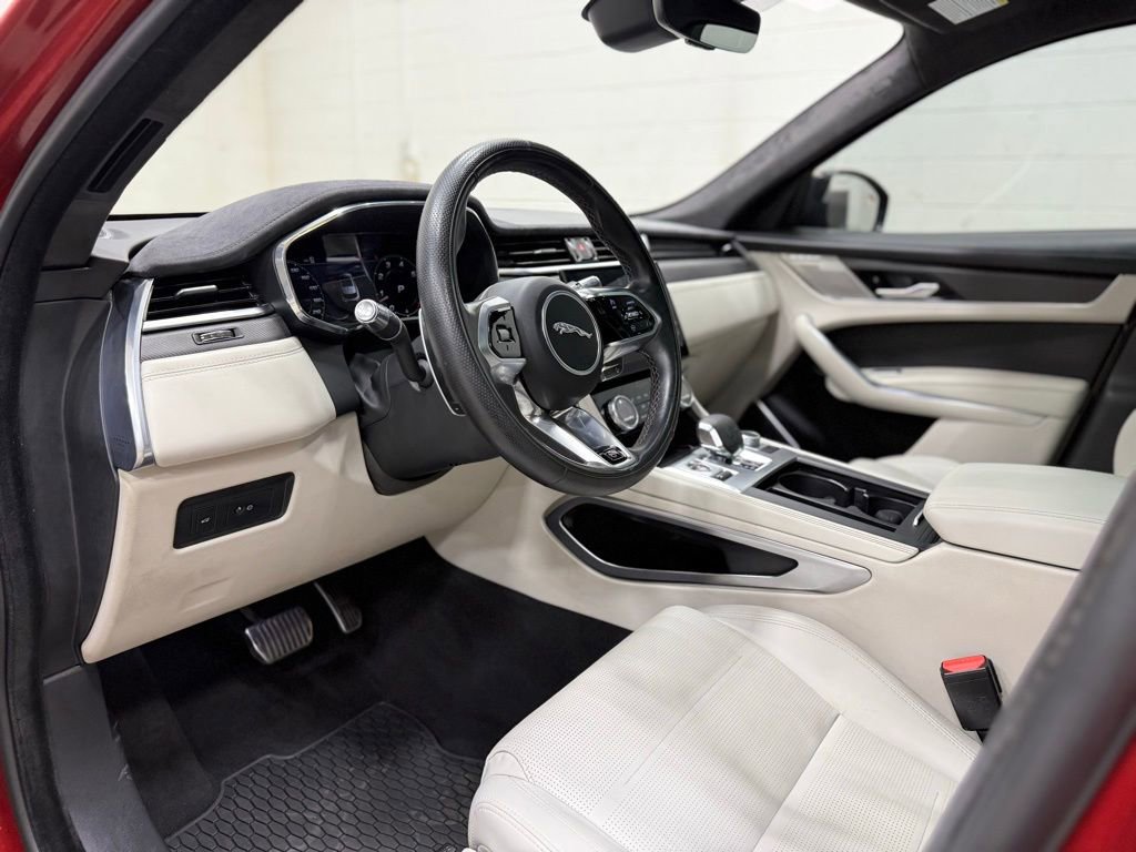 Used 2021 Jaguar F-PACE SVR image 20