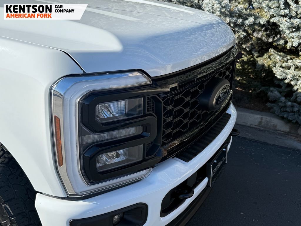 Used 2025 Ford F250 Lariat w/ Black Appearance Package image 15