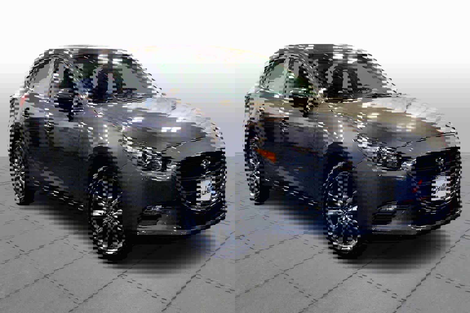 Used 2018 MAZDA MAZDA3 Touring image 2