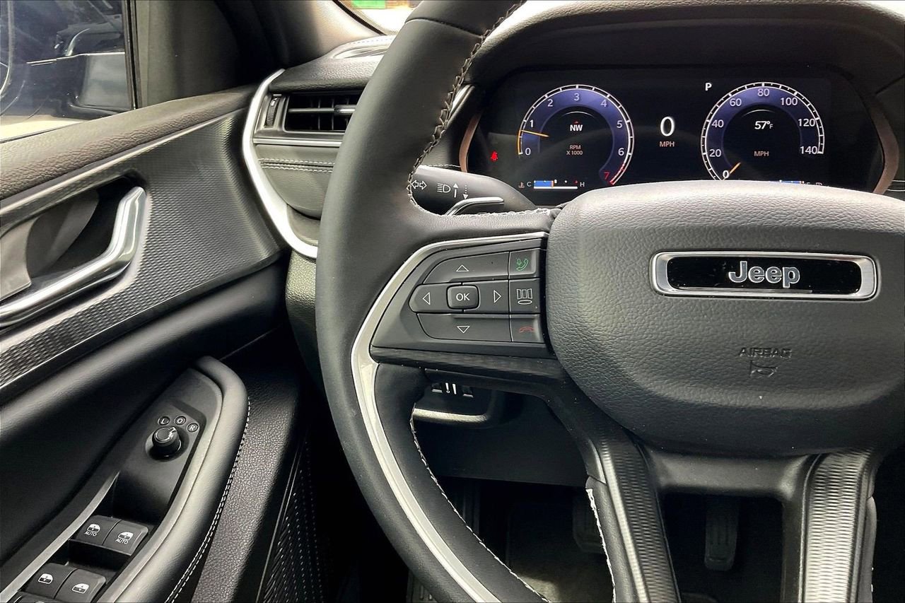 Certified 2025 Jeep Grand Cherokee L Altitude image 31