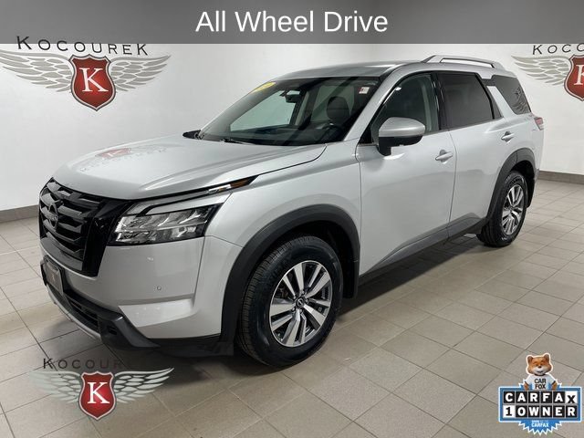 Used 2024 Nissan Pathfinder SL w/ Black Appearance Package AWD/4WD image 3