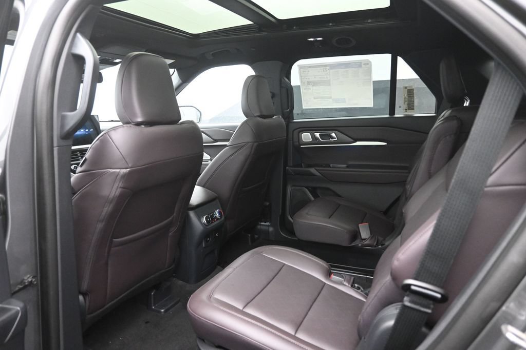 Used 2025 GMC Sierra 3500 SLE AWD/4WD image 4
