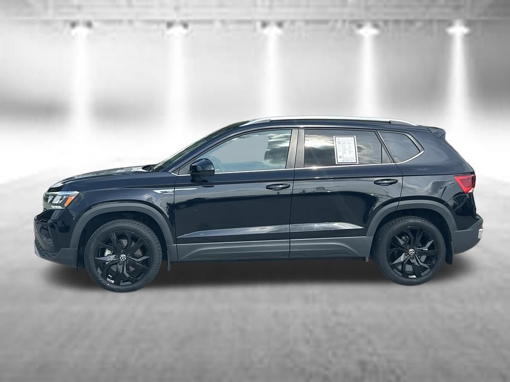 Certified 2023 Volkswagen Taos SE w/ Panoramic Sunroof Package FWD image 2
