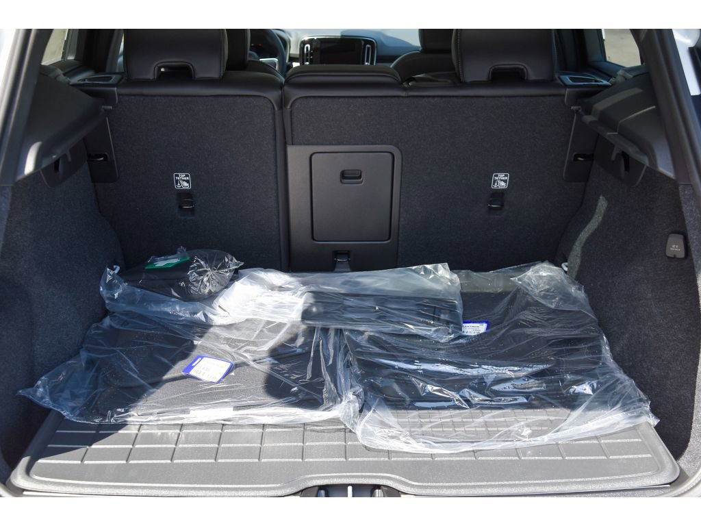 Certified 2025 Volvo XC40 B5 Ultra w/ Protection Package Premier image 22