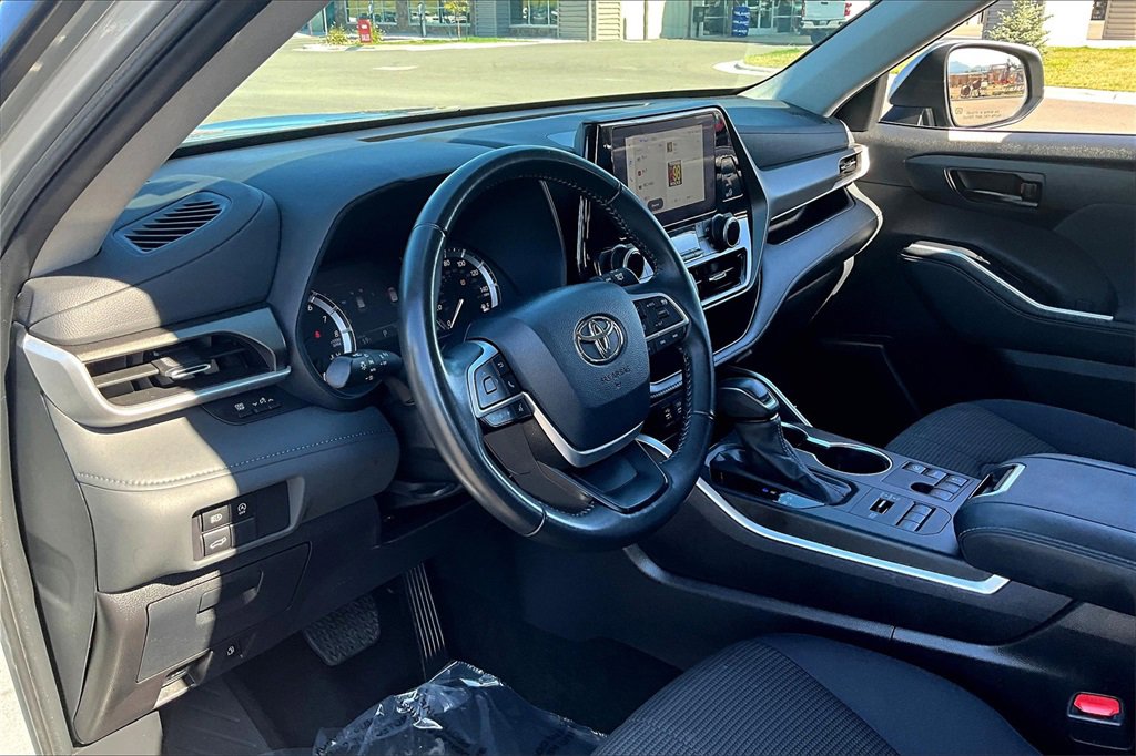 Used 2024 Toyota Highlander LE image 14