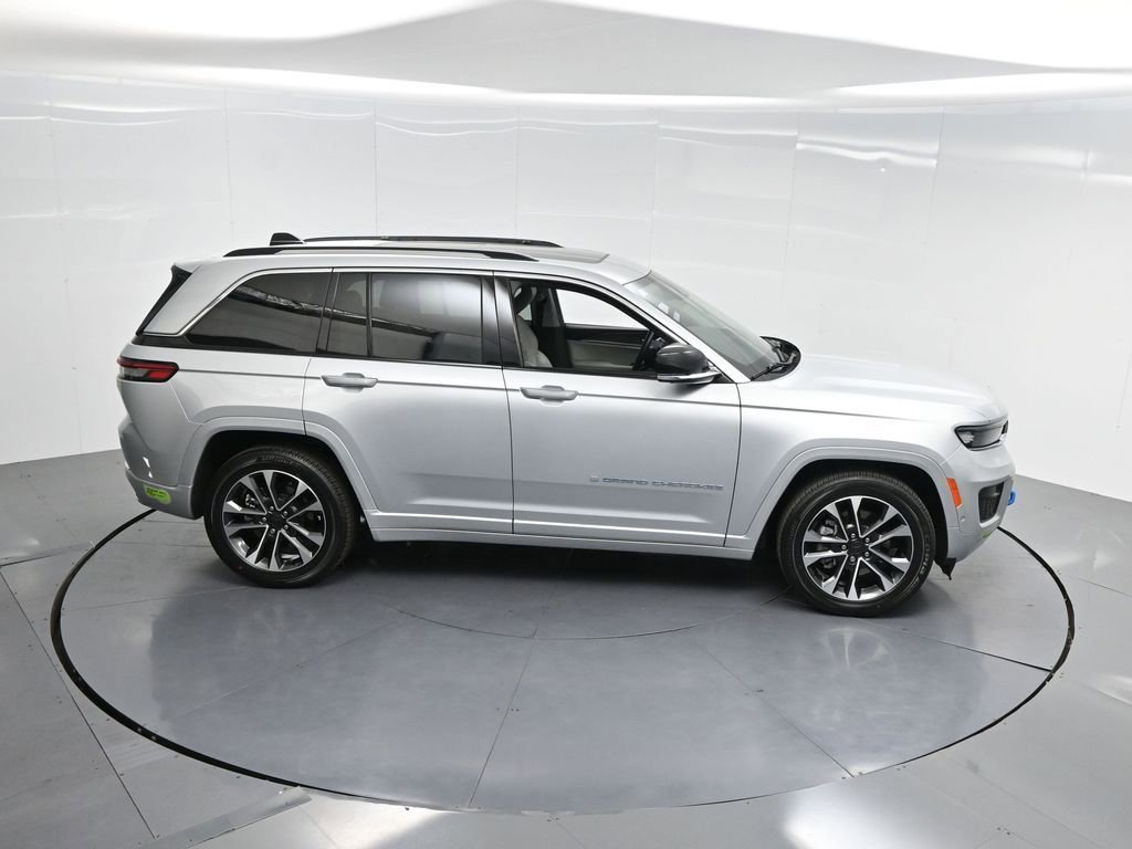 Used 2022 Jeep Grand Cherokee Overland w/ Advanced Protech Group III image 46
