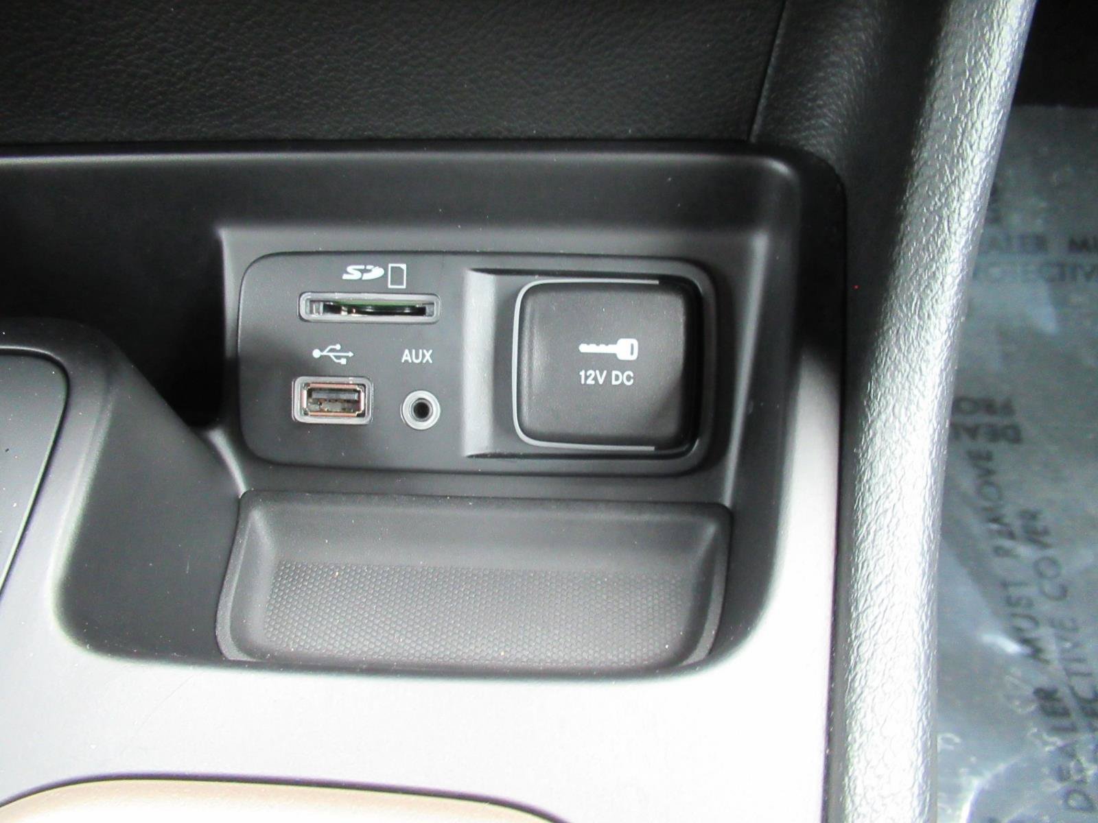 Used 2015 Jeep Cherokee Latitude w/ Cold Weather Group AWD/4WD image 29