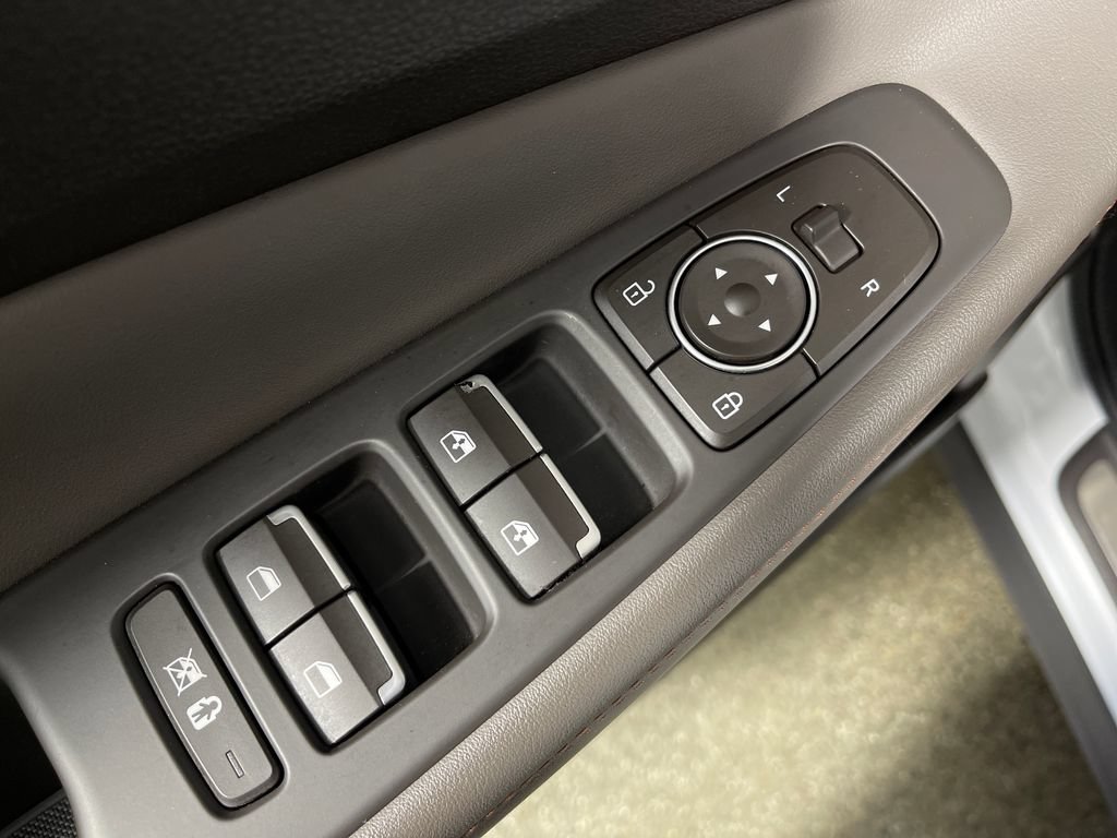 Used 2020 Hyundai Santa Fe Limited FWD image 18