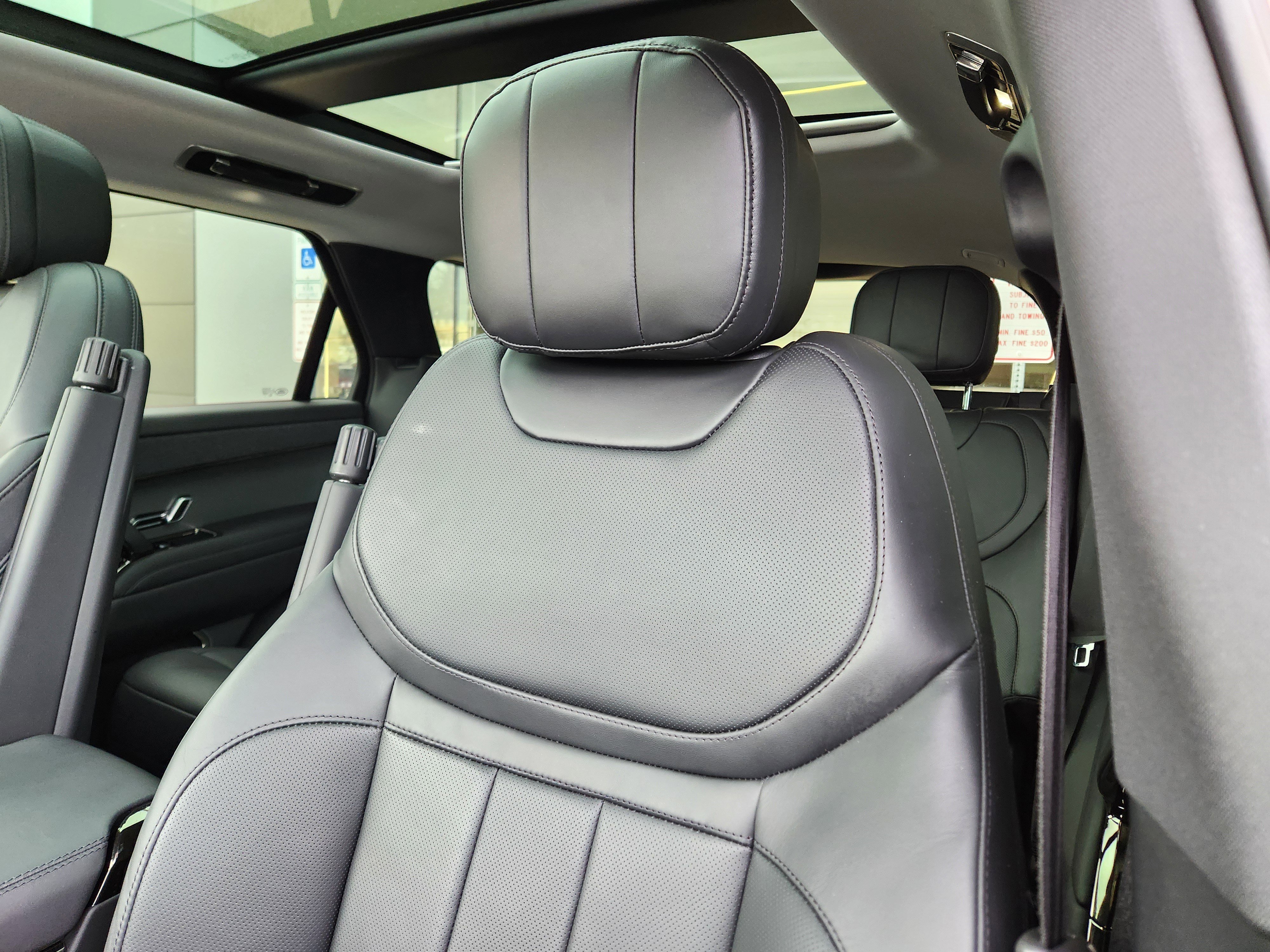 Used 2024 Land Rover Range Rover Sport SE image 11