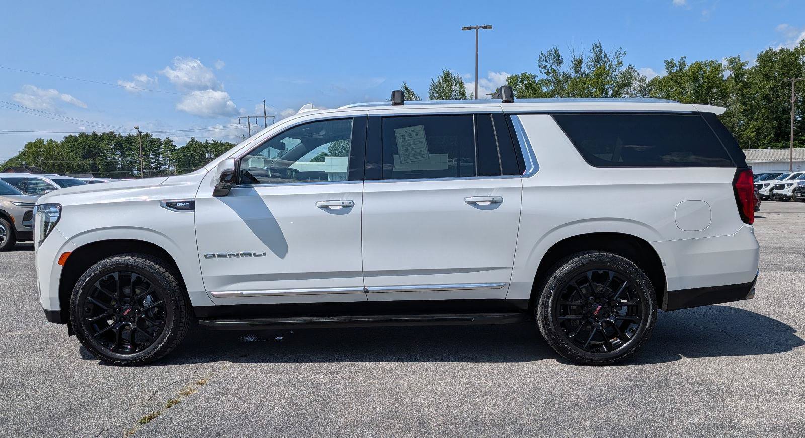 Used 2024 GMC Yukon XL Denali AWD/4WD image 6