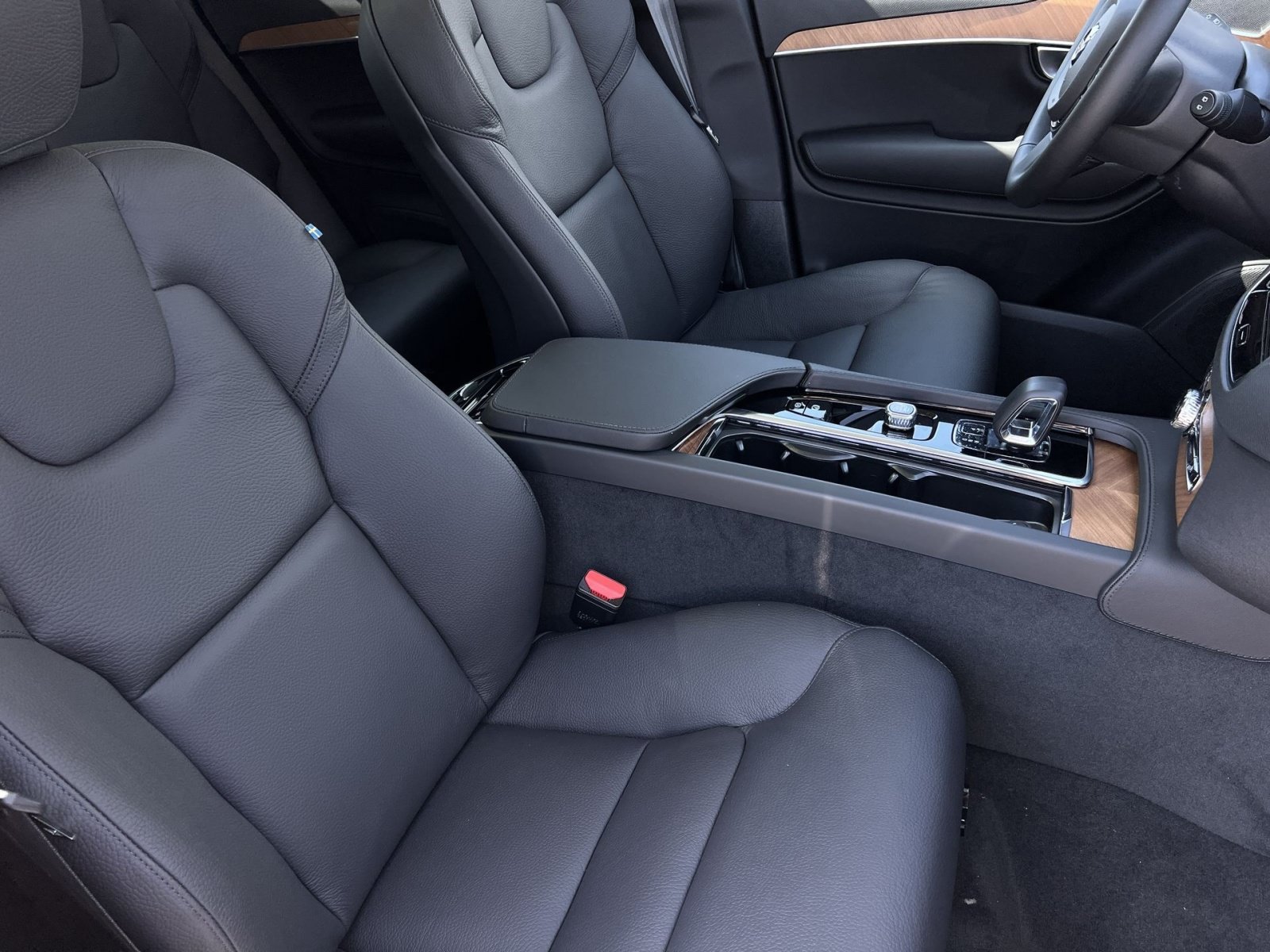 Used 2024 Volvo XC90 T8 Plus w/ Protection Package Premier AWD/4WD image 27