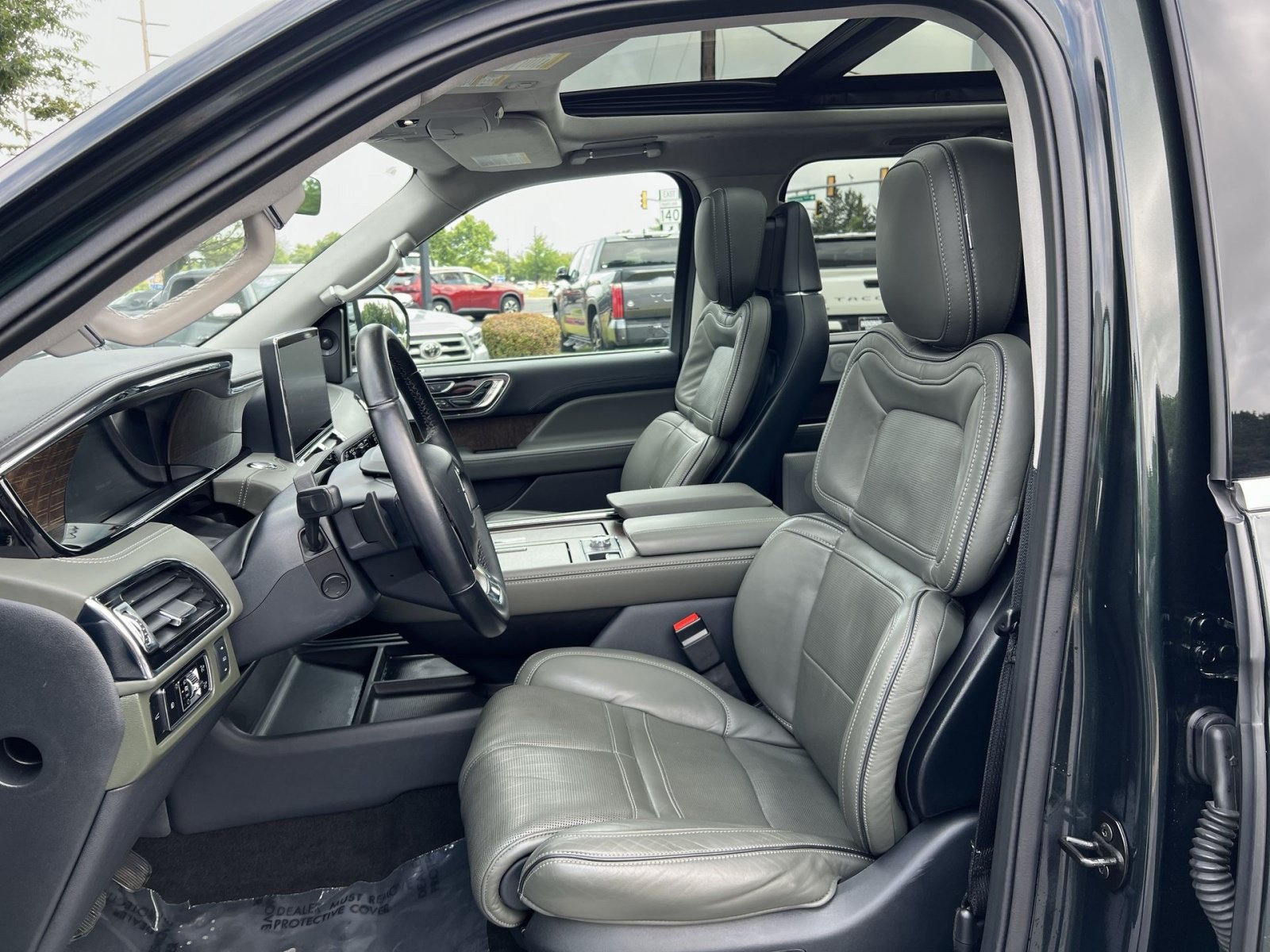 Used 2024 Lincoln Navigator L Black Label AWD/4WD image 13