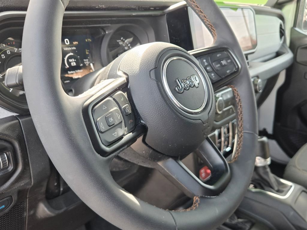 Used 2024 Jeep Wrangler Unlimited image 23