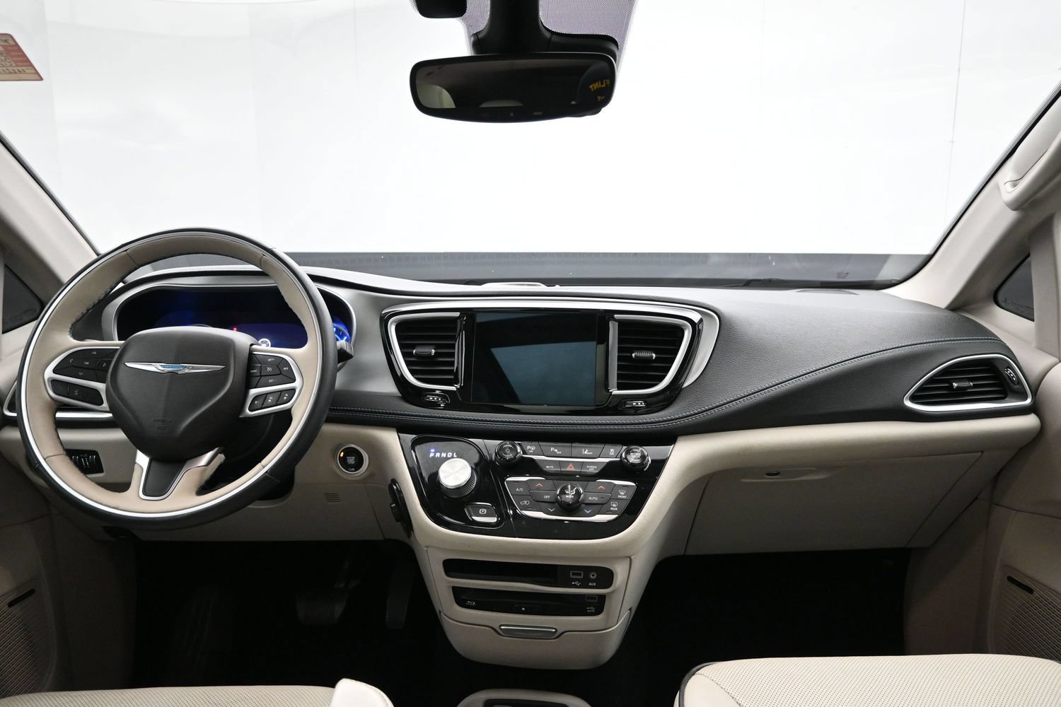 Used 2018 Chrysler Pacifica Limited w/ Advanced Safetytec Group FWD image 20