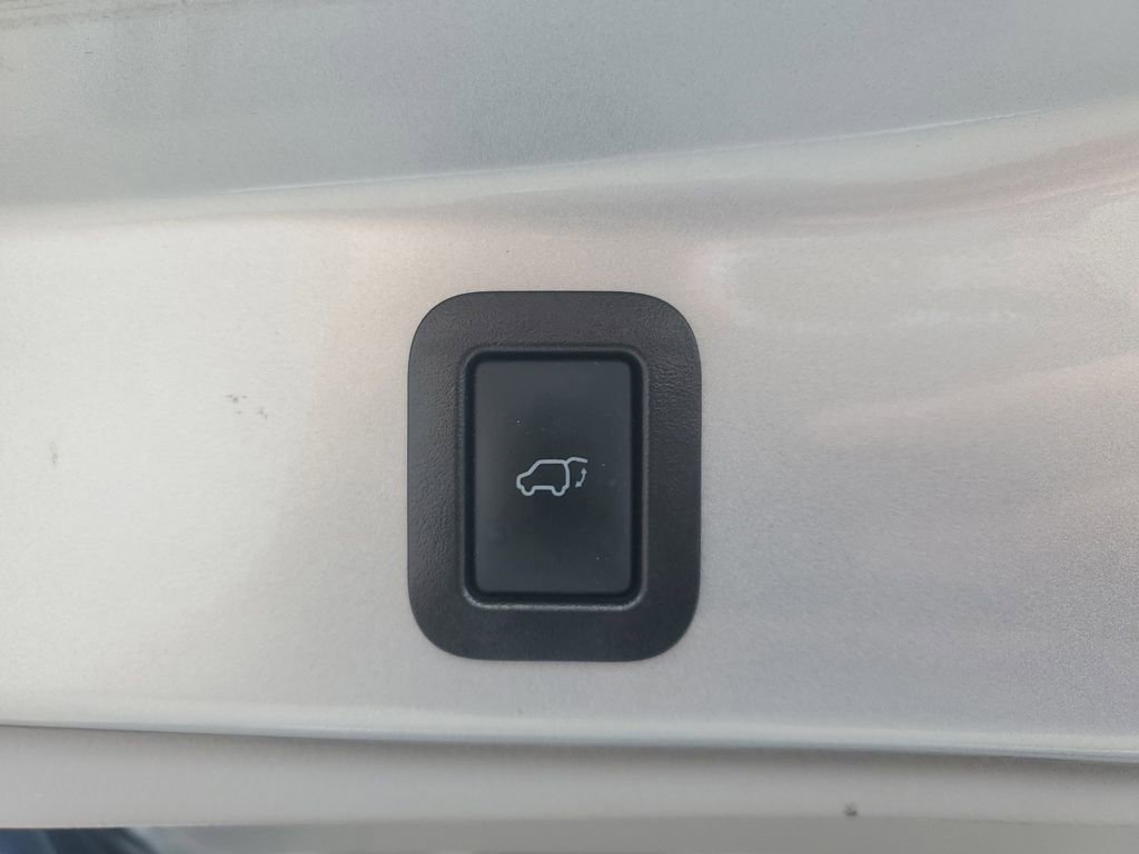 Used 2019 Toyota Highlander XLE image 10