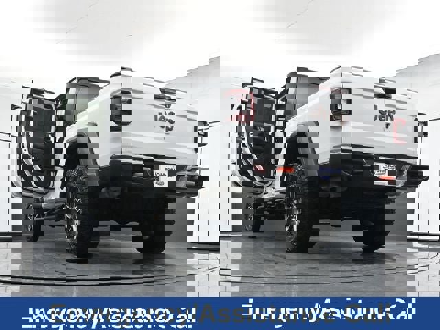Used 2024 Jeep Gladiator Mojave w/ Technology Group image 40