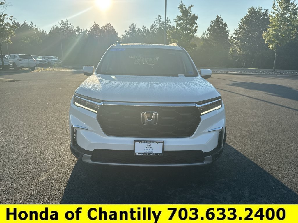 Certified 2025 Honda Pilot Touring image 2