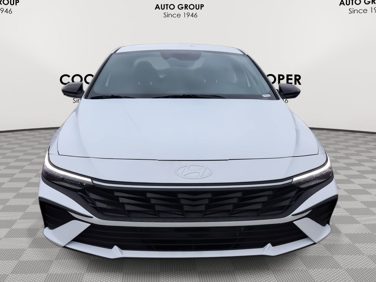 New 2025 Hyundai Elantra SEL image 2