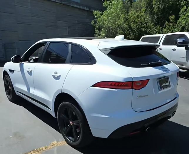 Used 2019 Jaguar F-PACE S image 9