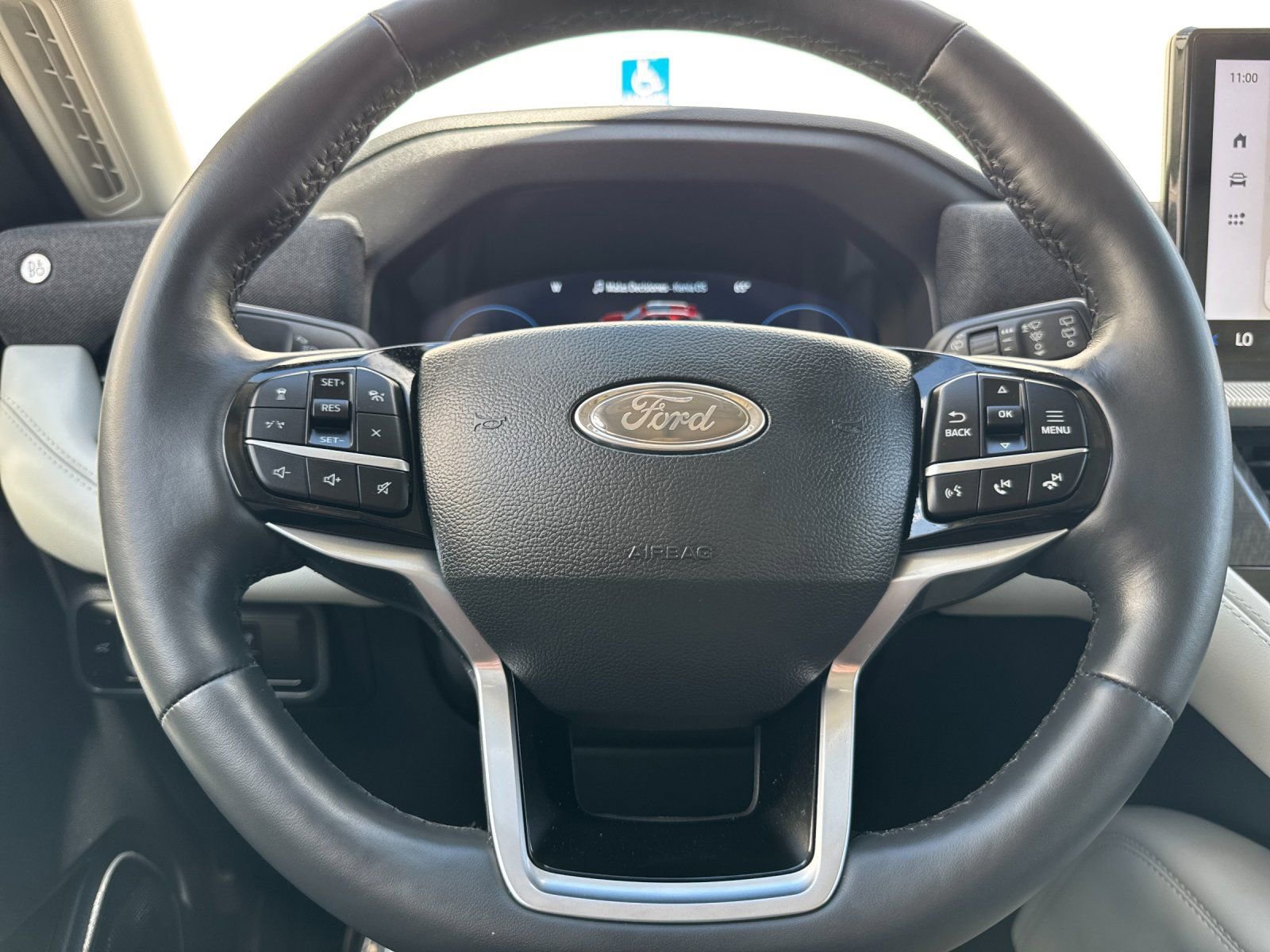 Used 2025 Ford Explorer Platinum w/ Ultimate Package RWD image 29