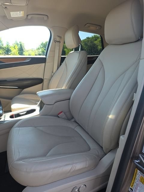 Used 2019 Lincoln MKC Select w/ Select Plus Package AWD/4WD image 9