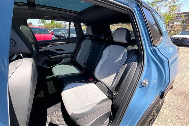 Used 2025 Volkswagen Tiguan SE R-Line AWD/4WD image 26