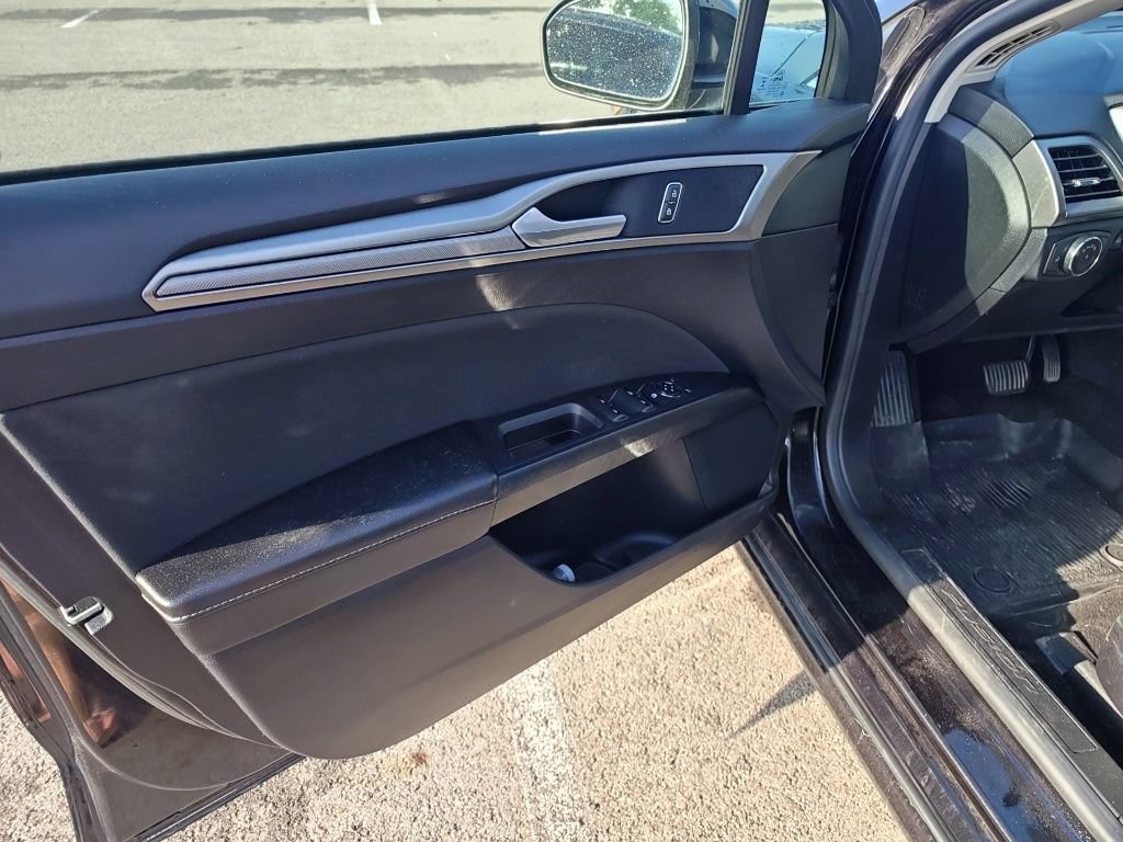 Used 2020 Ford Fusion SE AWD/4WD image 5