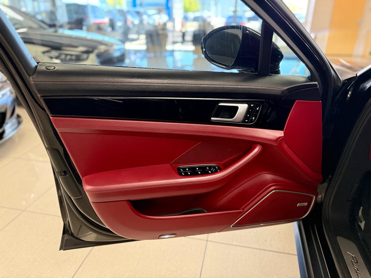 Used 2018 Porsche Panamera 4S w/ Premium Package Plus AWD/4WD image 10