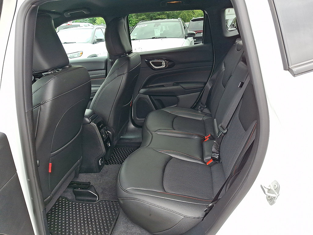 Certified 2024 Jeep Compass Trailhawk AWD/4WD image 11