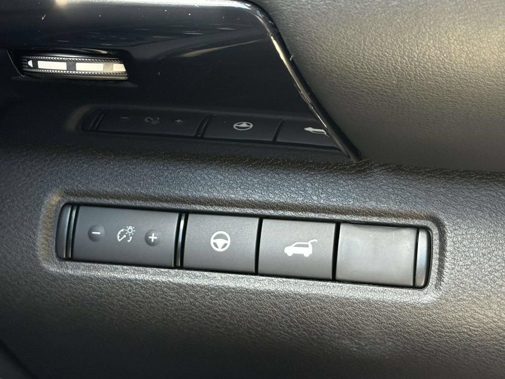 Used 2023 Nissan Pathfinder SV w/ SV Premium Package AWD/4WD image 25