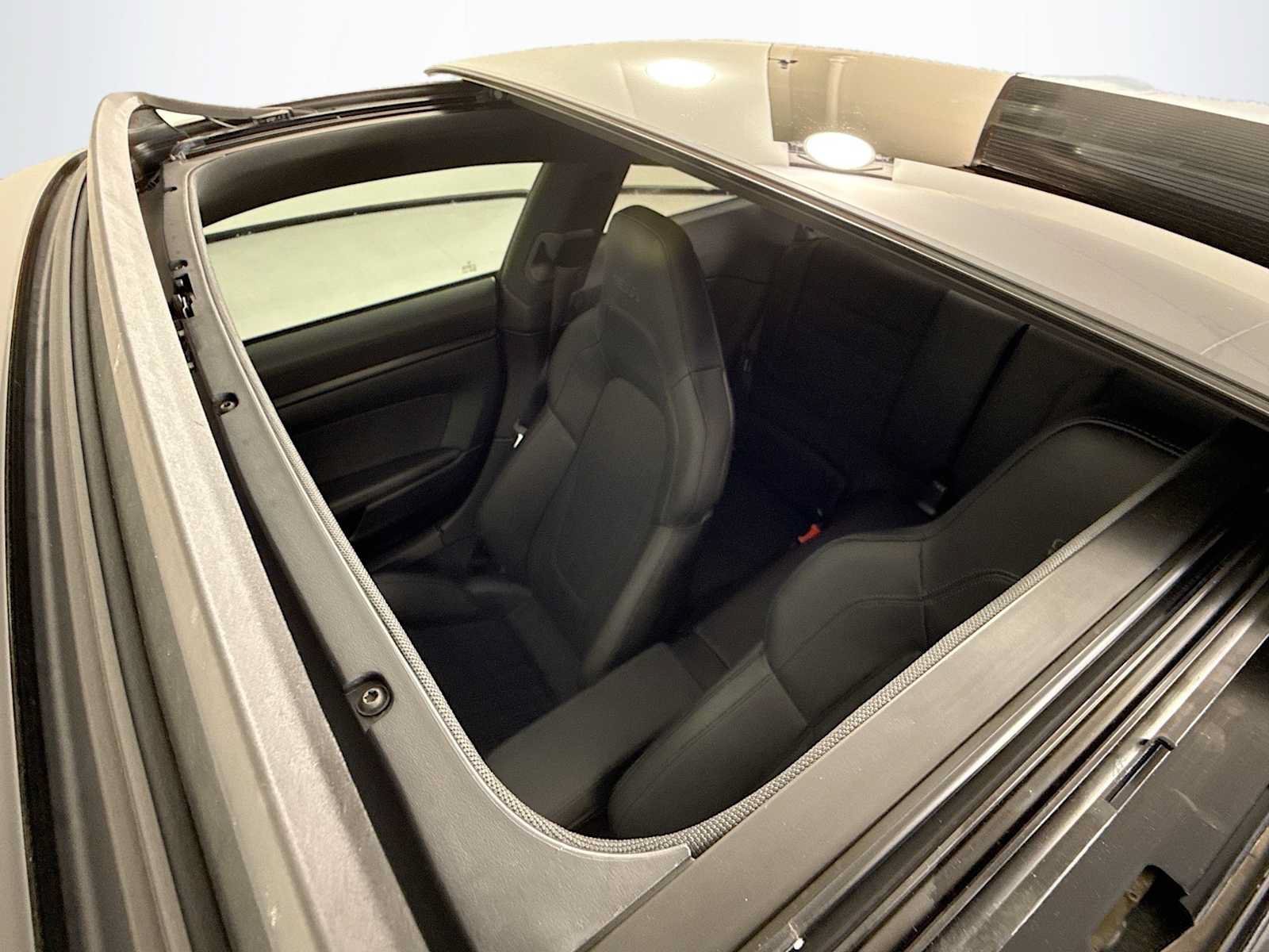 Certified 2025 Porsche 911 Carrera T RWD image 22