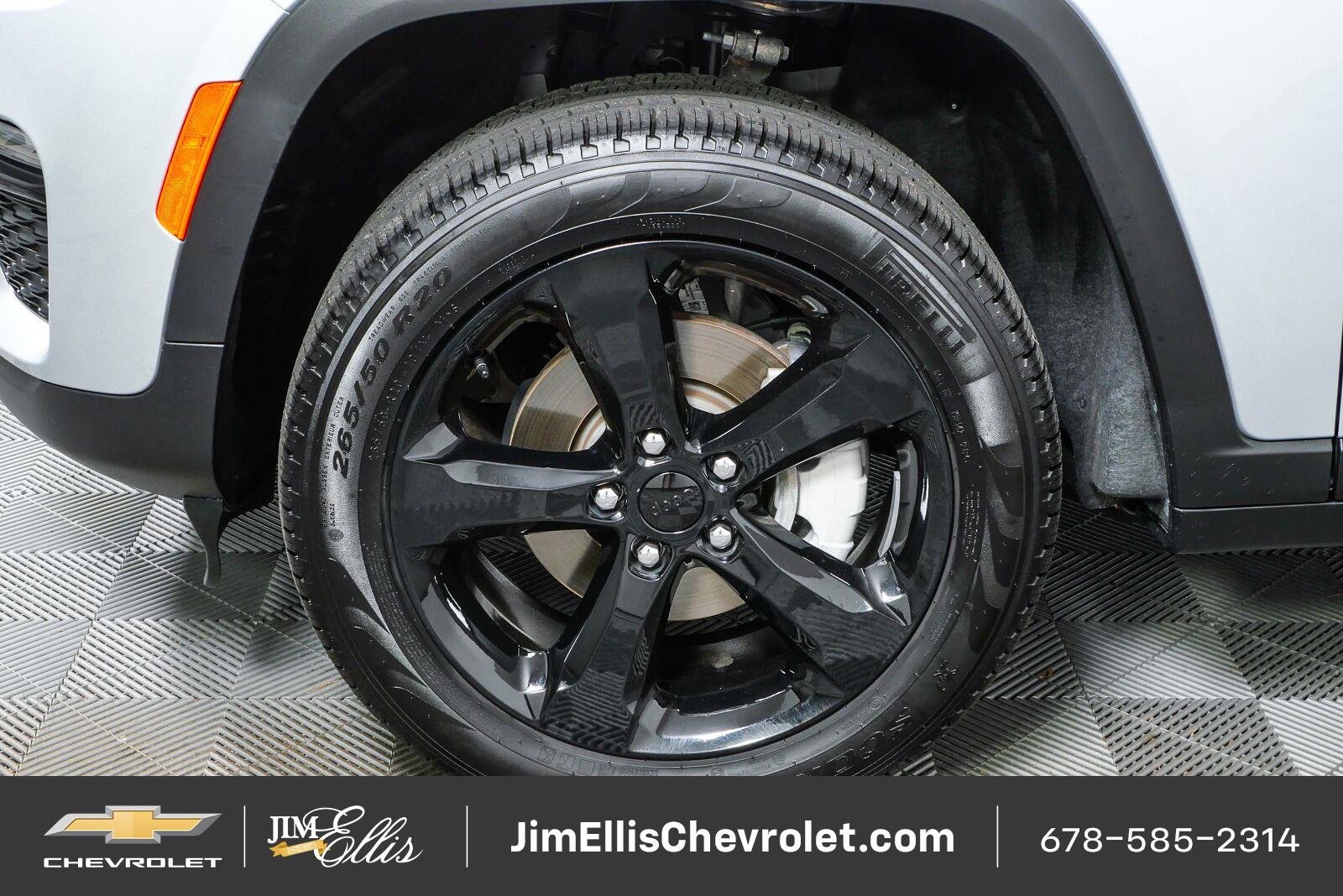 Used 2025 Jeep Grand Cherokee Limited w/ Black Appearance Package RWD image 38