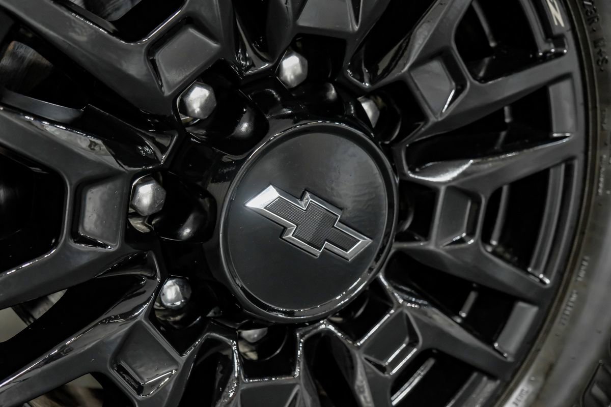 Used 2025 Chevrolet Silverado 2500 ZR2 w/ Technology Package image 58