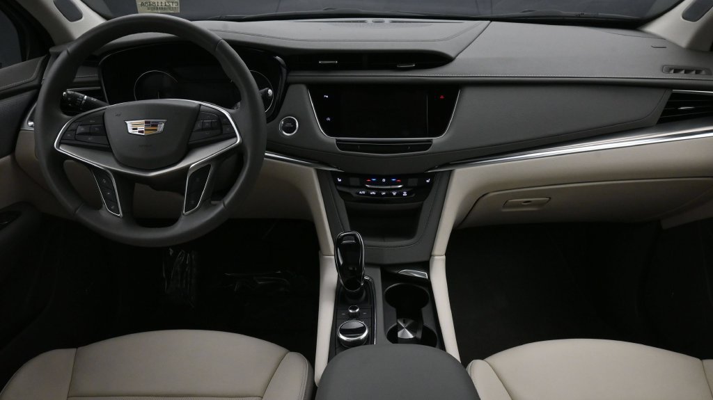 Certified 2024 Cadillac XT5 Premium Luxury FWD image 4