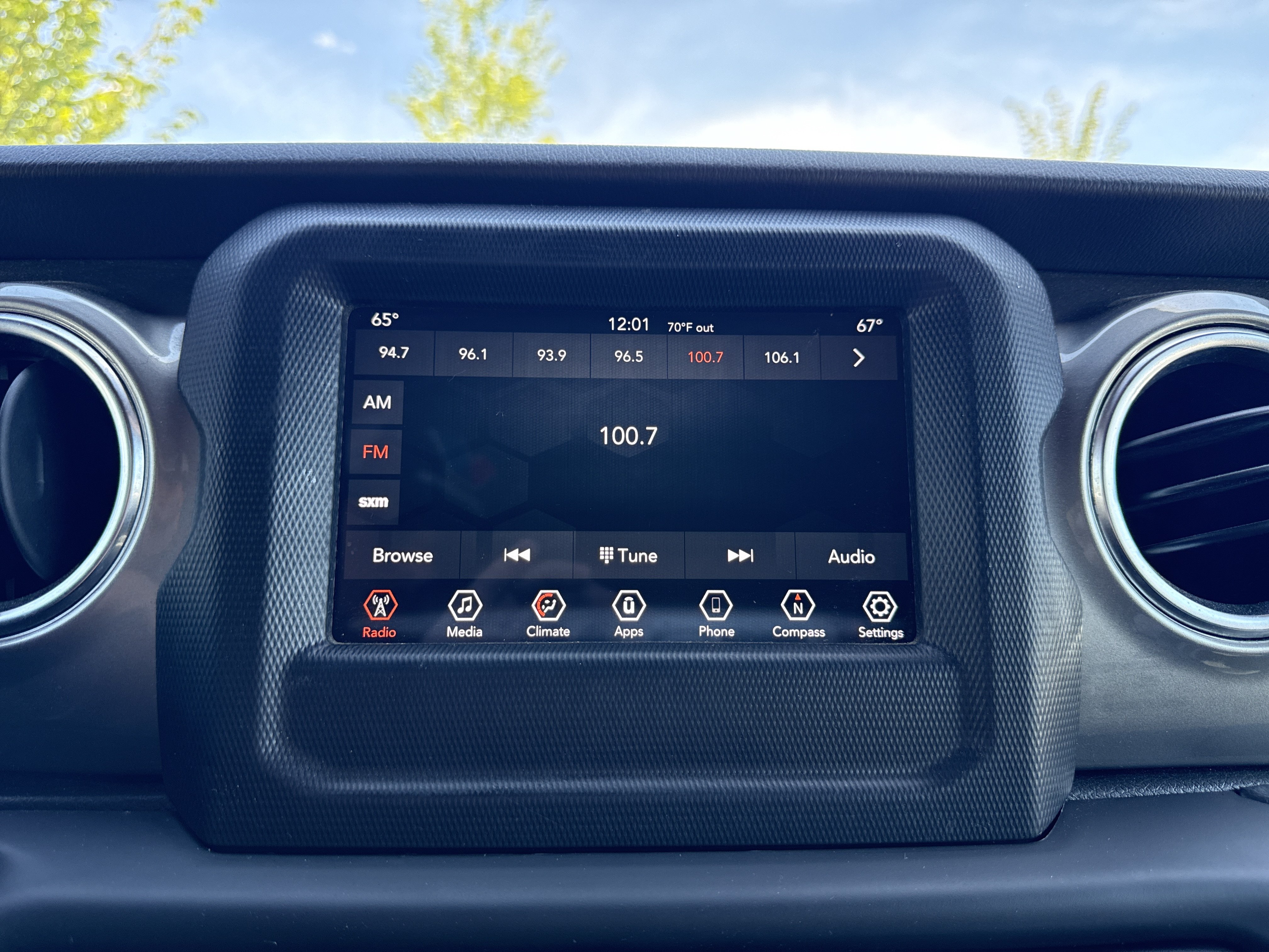 Used 2020 Jeep Wrangler Unlimited Sahara AWD/4WD image 23