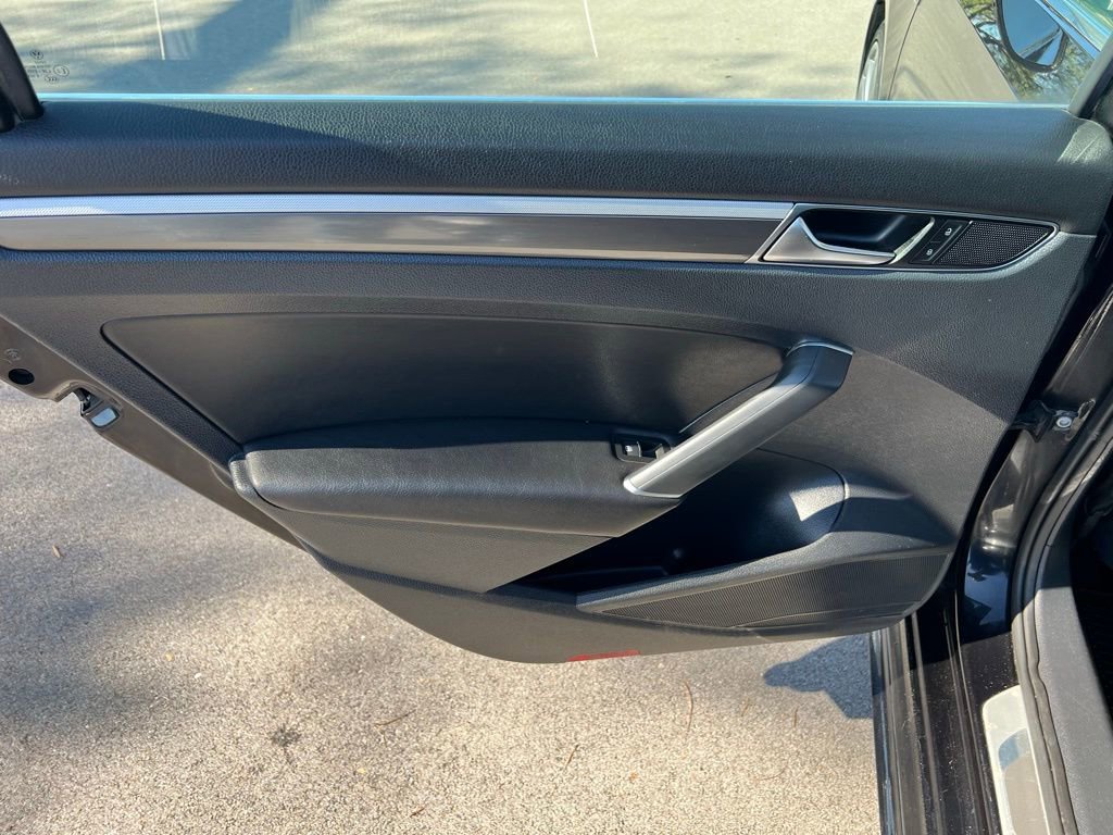 Used 2017 Volkswagen Passat 1.8T R-Line image 20