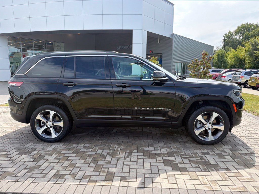 Used 2024 Jeep Grand Cherokee Limited 4xe w/ Luxury Tech Group II AWD/4WD image 2