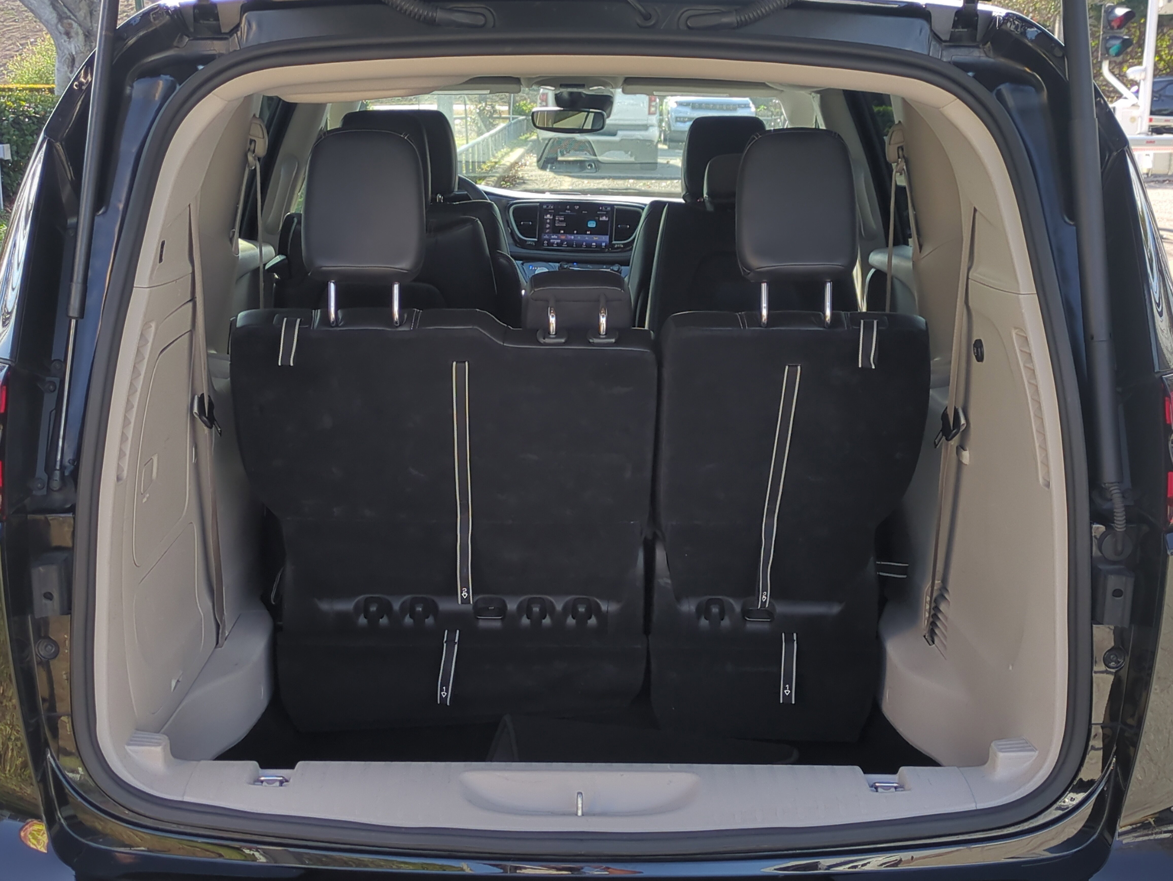 Certified 2024 Chrysler Pacifica Select image 13