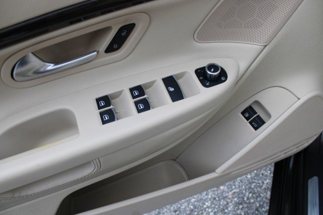 Used 2013 Volkswagen Eos Lux image 16