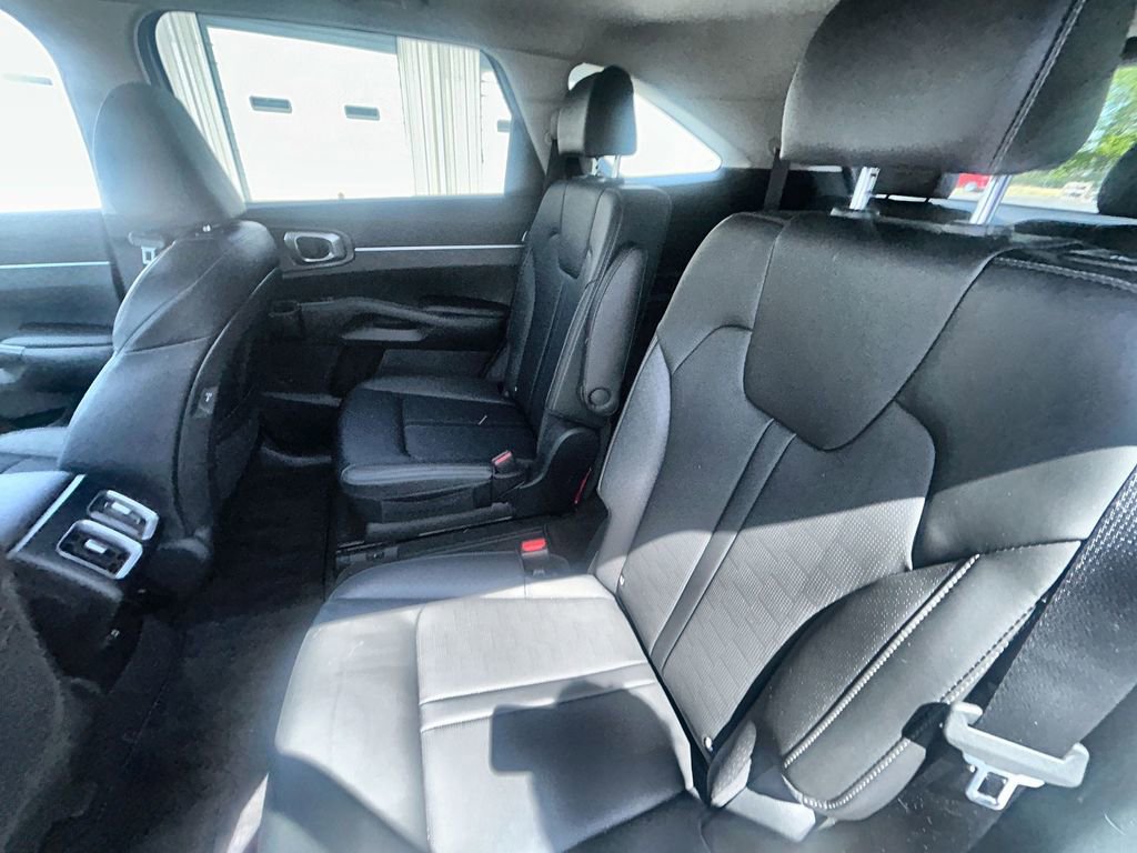 Used 2025 Kia Sorento EX w/ Panoramic Sunroof Package FWD image 12