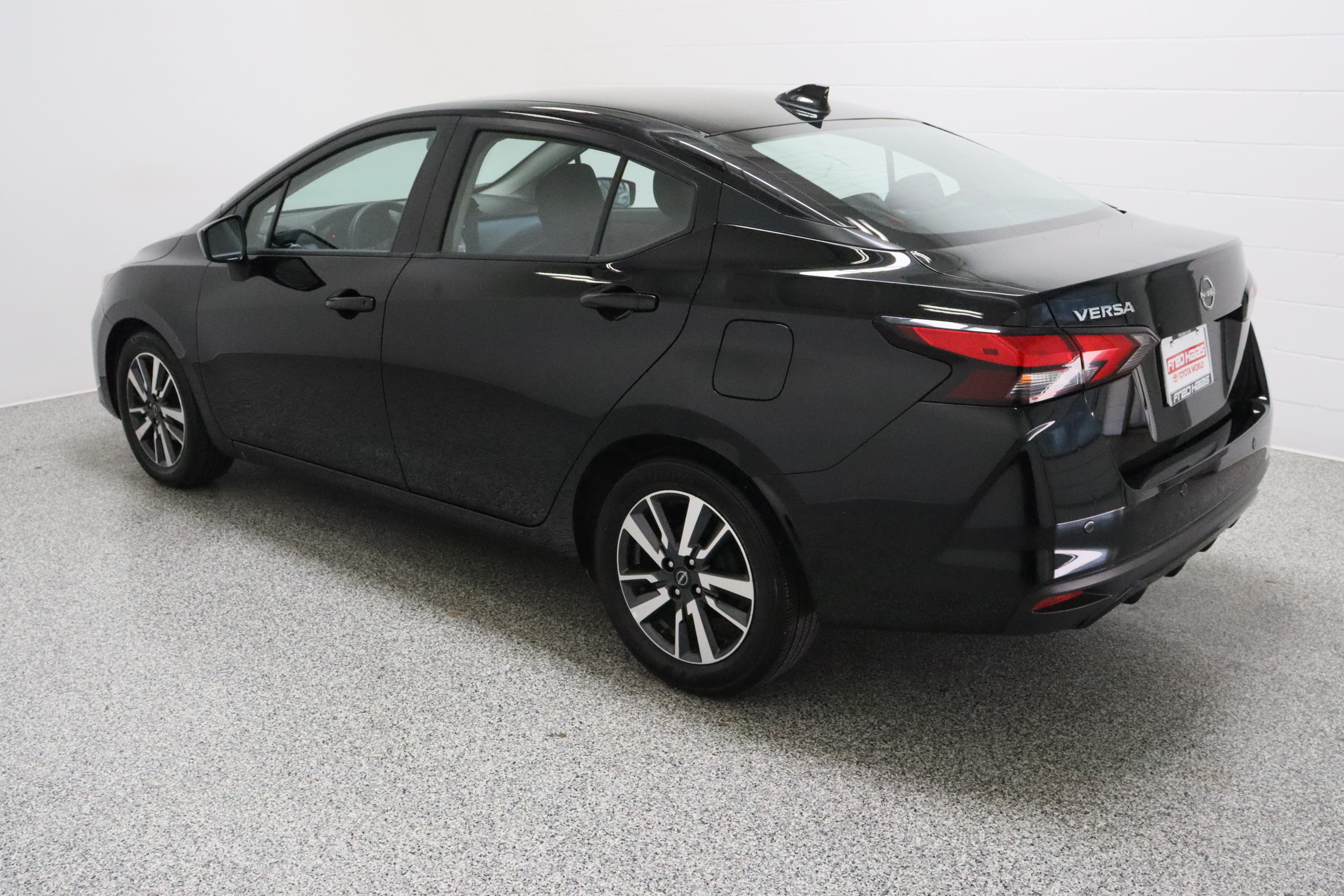 Used 2025 Nissan Versa SV FWD image 9
