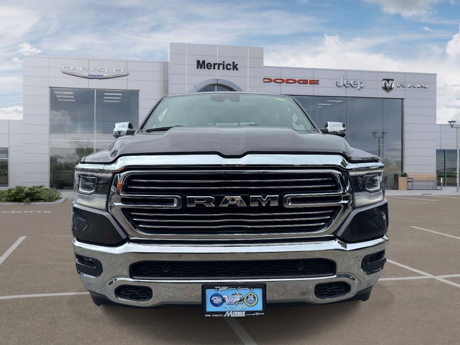 Used 2023 RAM 1500 Laramie AWD/4WD image 3